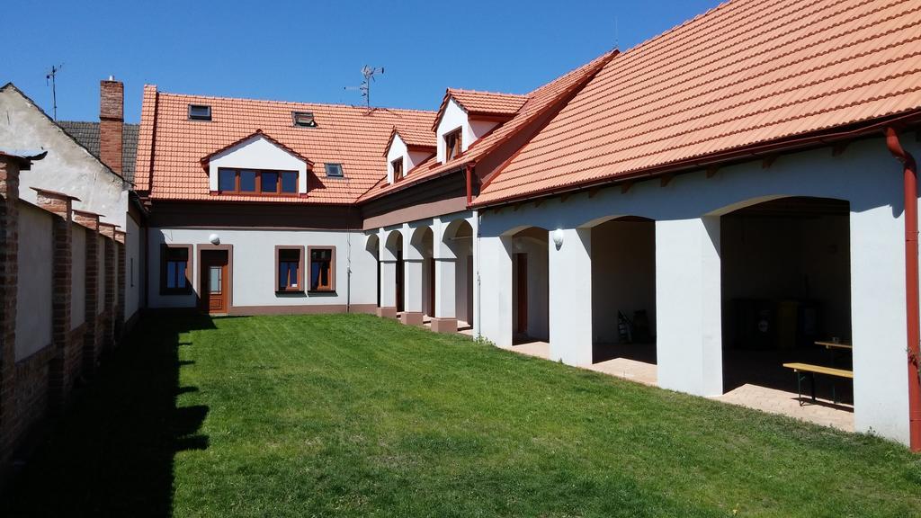 Penzion Dolní Dunajovice Exterior foto